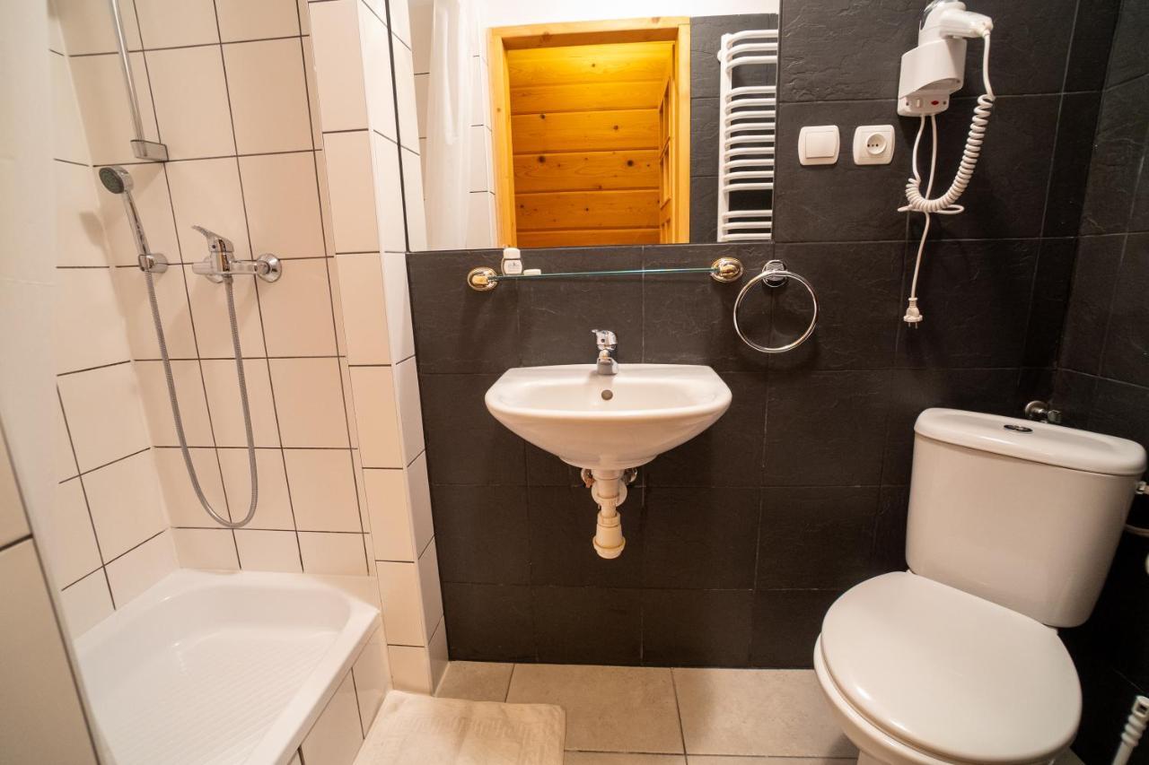 Bed and Breakfast Gosciniec Debowa Gazdowka Ustrzyki Dolne Exterior foto