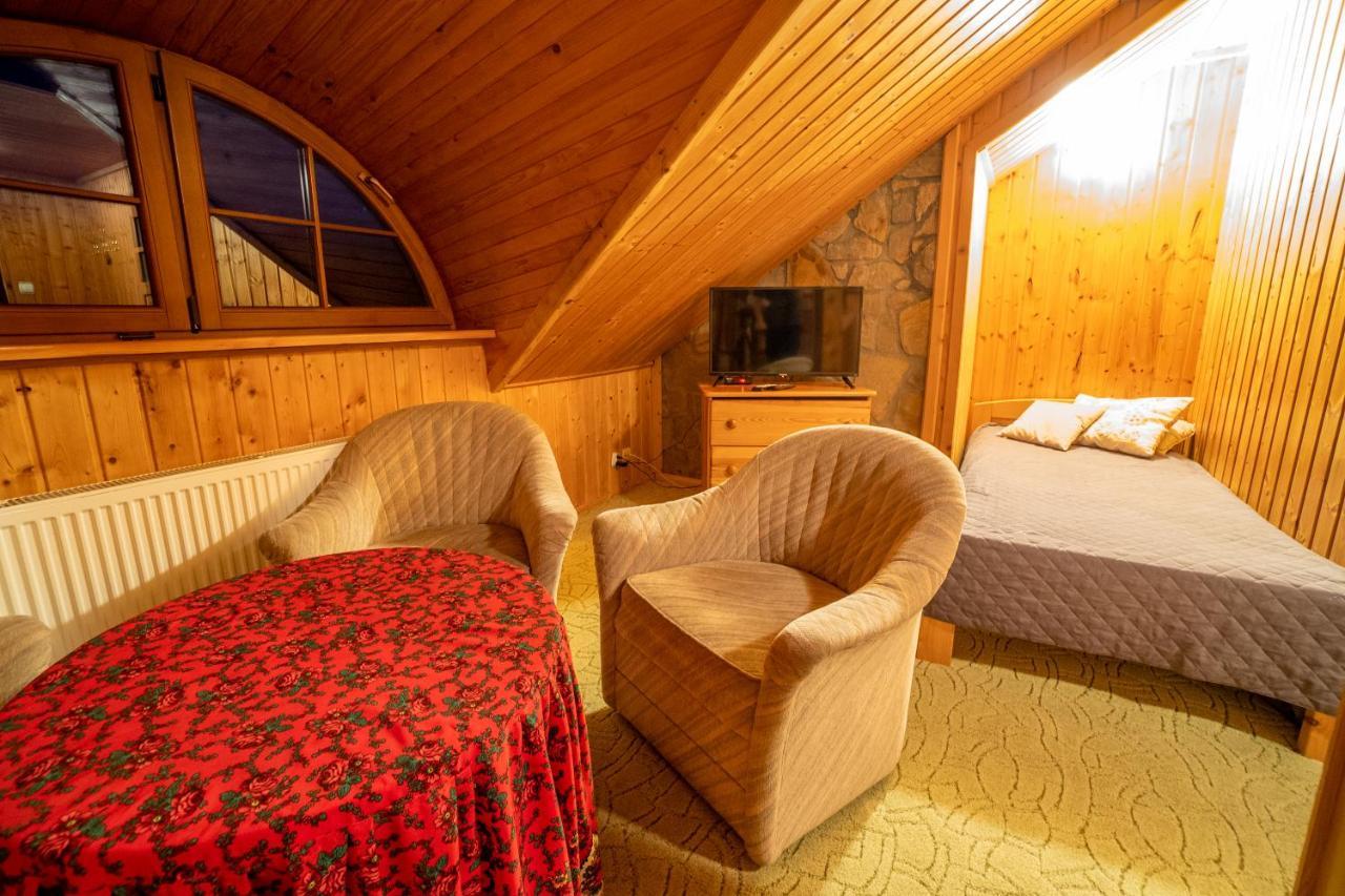 Bed and Breakfast Gosciniec Debowa Gazdowka Ustrzyki Dolne Exterior foto