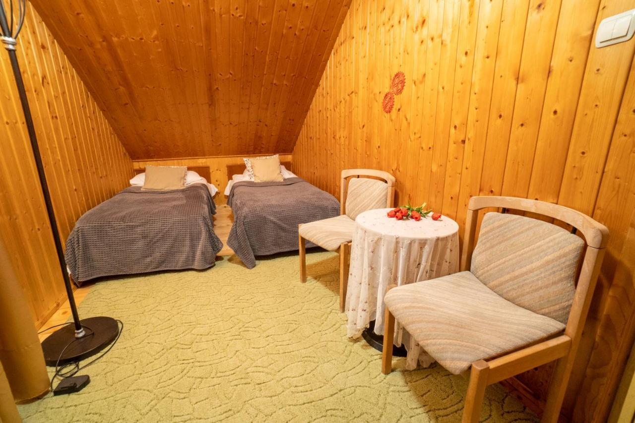 Bed and Breakfast Gosciniec Debowa Gazdowka Ustrzyki Dolne Exterior foto