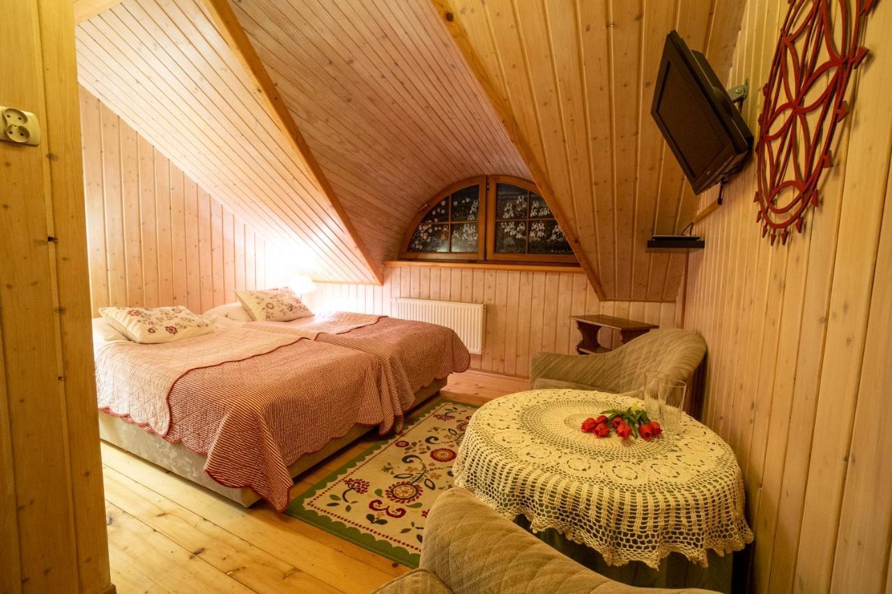 Bed and Breakfast Gosciniec Debowa Gazdowka Ustrzyki Dolne Exterior foto